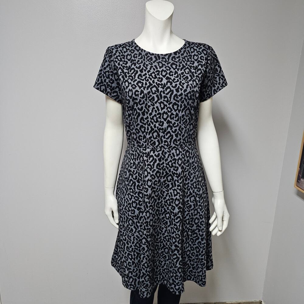 Ann Taylor LOFT Gray/Black Animal Print Swing Knit Dress Size 6
